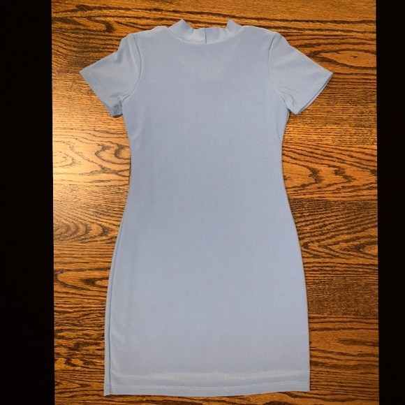 Light blue v-neck party dress with choker neckline. - Picture 3 of 5